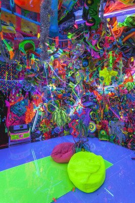 Kenny Scharf exhibit, Cosmic Cavern