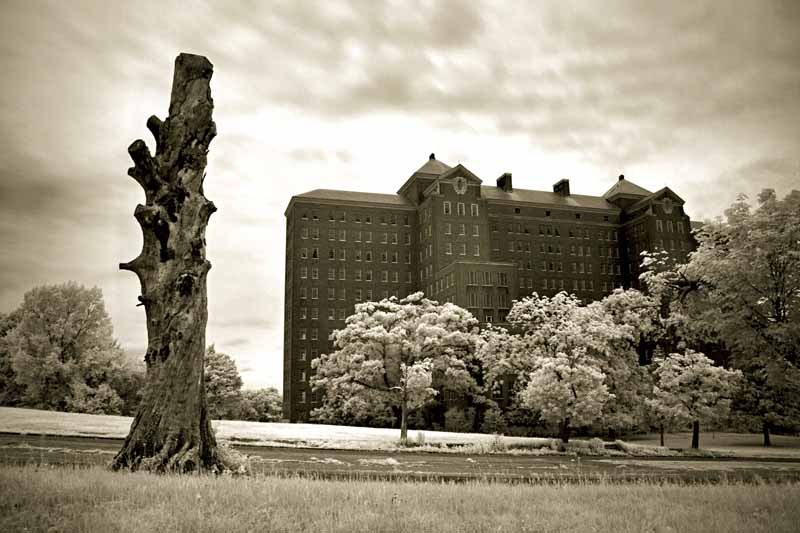 Kings Park Psychiatric Center Building 93 (Photo by Brian Wasser, courtesy of Wikimedia Commons) most haunted places on Long Island