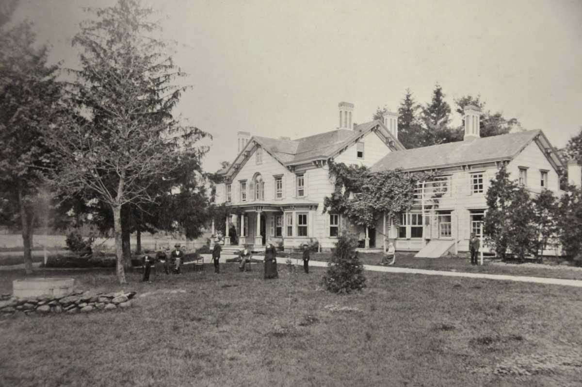 Maine Maid Inn in the 1840s (Photo courtesy of Save The Maine Maid Inn Facebook page) most haunted places on Long Island
