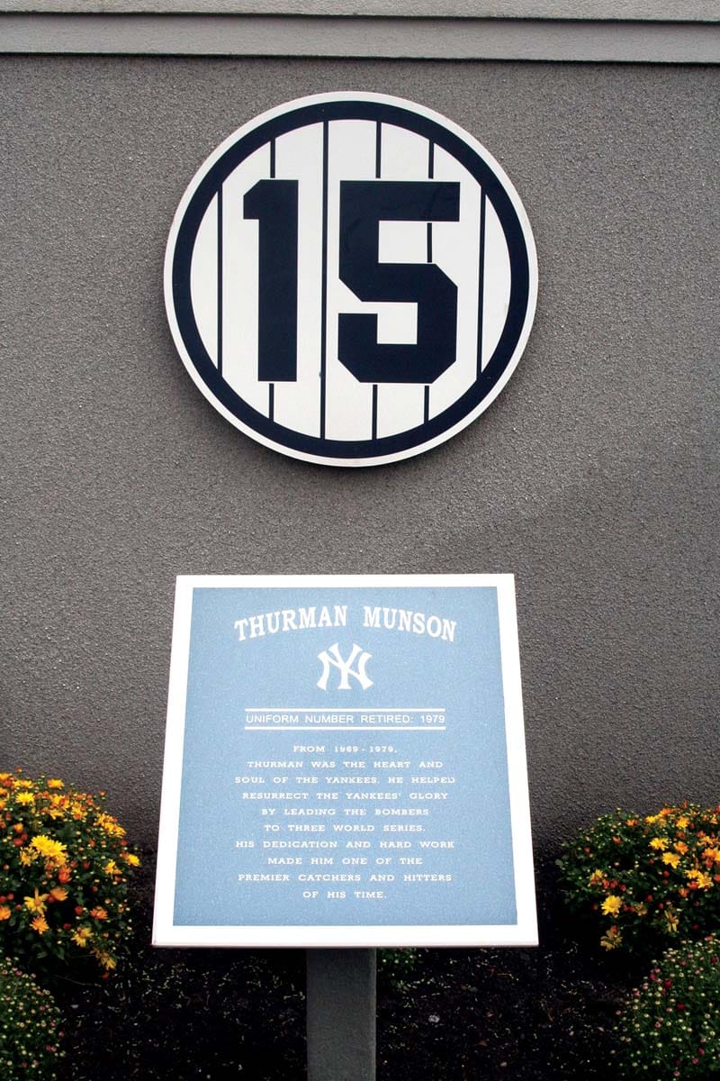 THURMAN MUNSON New York Yankees Catcher Airplane CRASH Death 1979